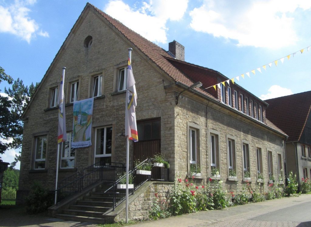 1985     Gründung „Fördergemeinschaft Alte Dorfschule e.V.”